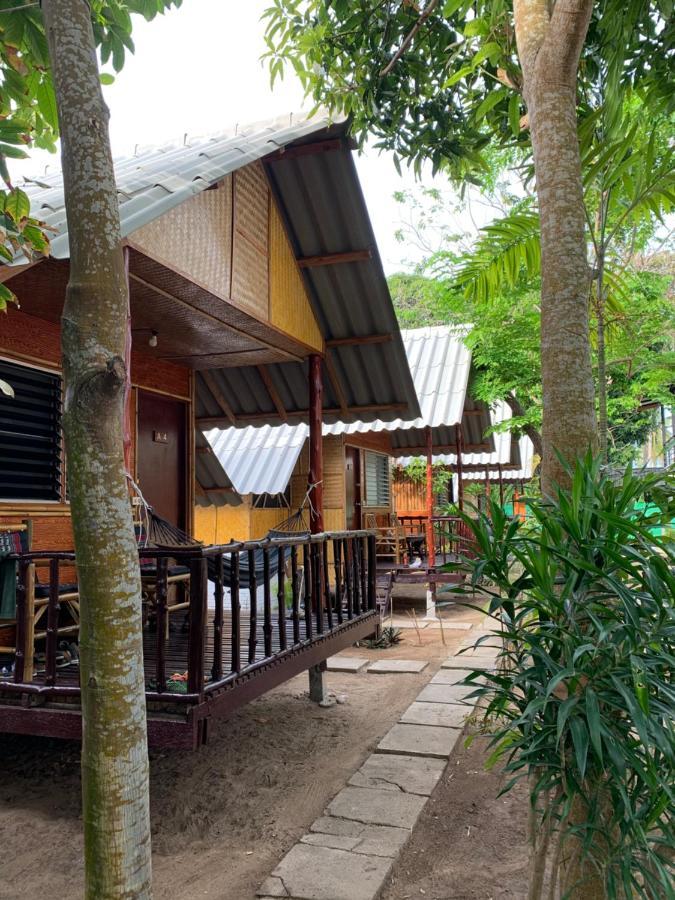 Montra Long Beach Bungalows Ko Lanta Buitenkant foto