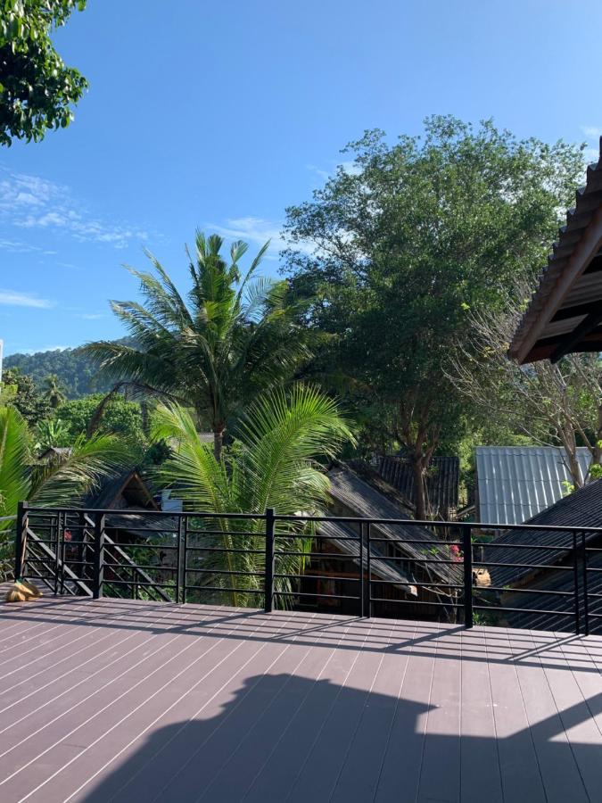 Montra Long Beach Bungalows Ko Lanta Buitenkant foto