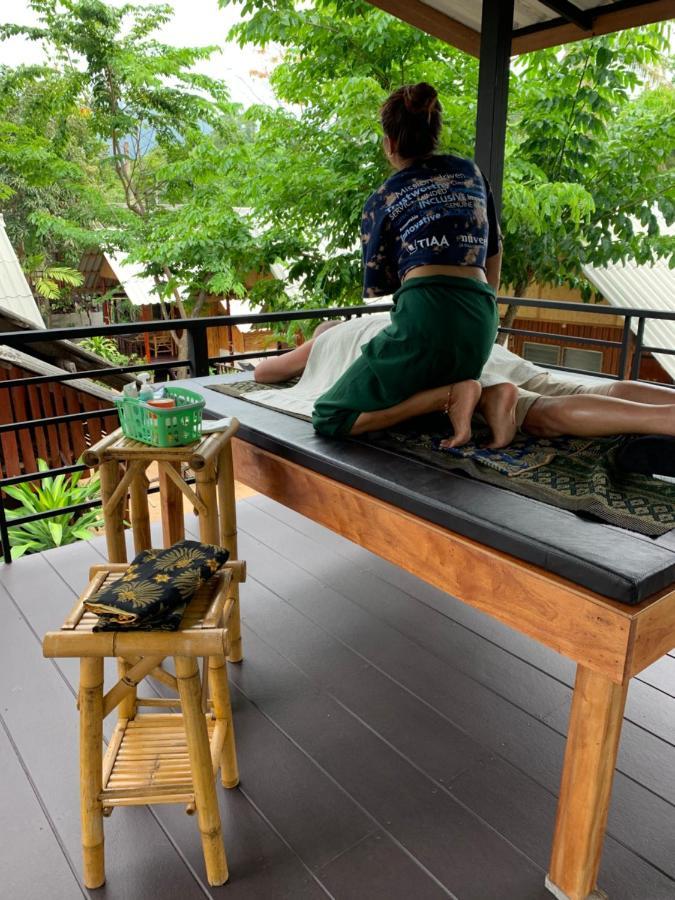 Montra Long Beach Bungalows Ko Lanta Buitenkant foto