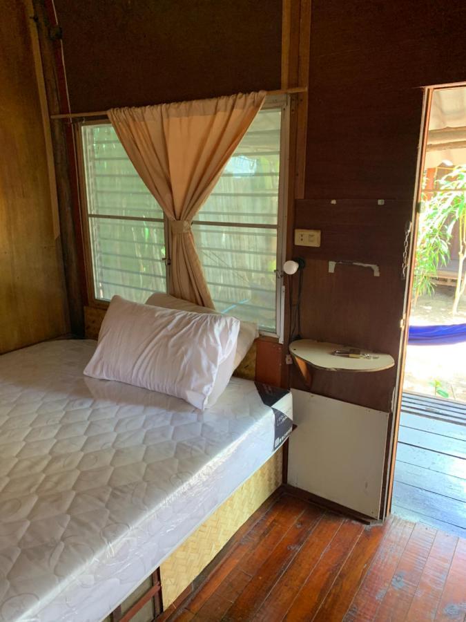 Montra Long Beach Bungalows Ko Lanta Buitenkant foto