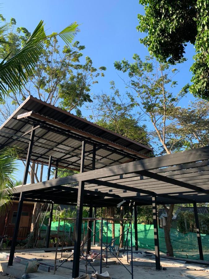 Montra Long Beach Bungalows Ko Lanta Buitenkant foto